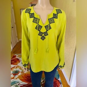 Crown & Ivy Embroidered Boho Peasant Top